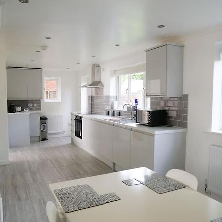 Cosy Four Bed Property With En-Suite Near To Nec Birmingham Airport And The City Extérieur photo