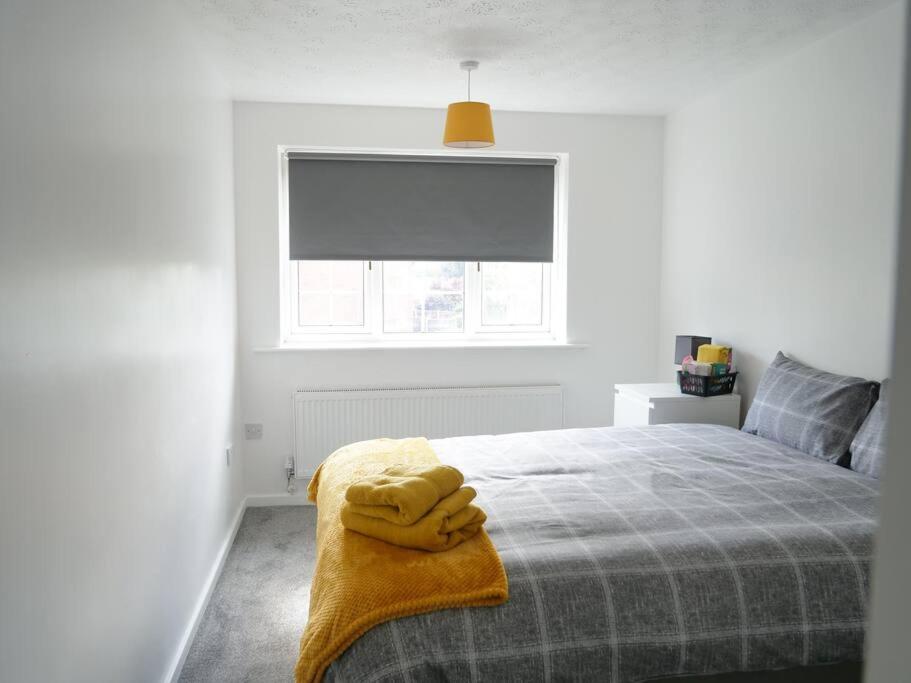 Cosy Four Bed Property With En-Suite Near To Nec Birmingham Airport And The City Extérieur photo