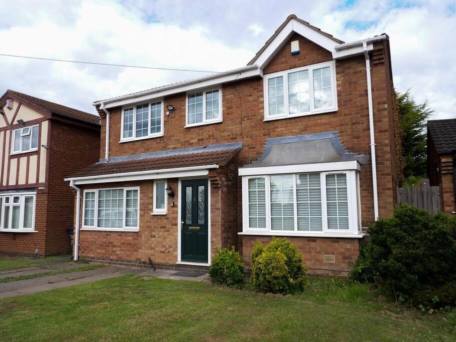 Cosy Four Bed Property With En-Suite Near To Nec Birmingham Airport And The City Extérieur photo