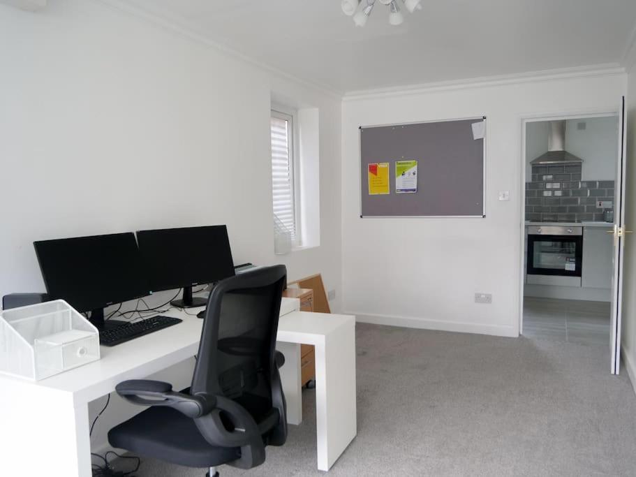 Cosy Four Bed Property With En-Suite Near To Nec Birmingham Airport And The City Extérieur photo