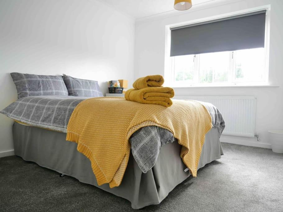 Cosy Four Bed Property With En-Suite Near To Nec Birmingham Airport And The City Extérieur photo